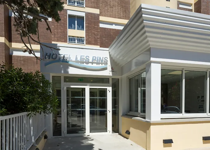 Opéralia Hôtel les Pins