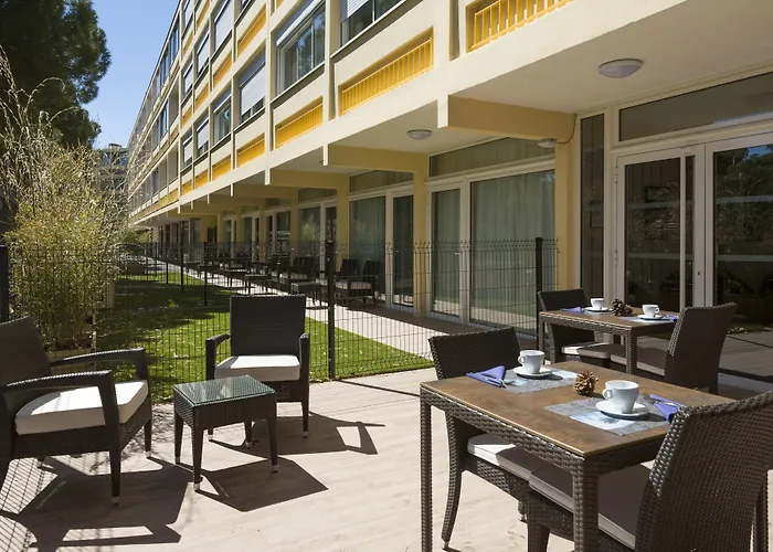 Opéralia Hôtel les Pins